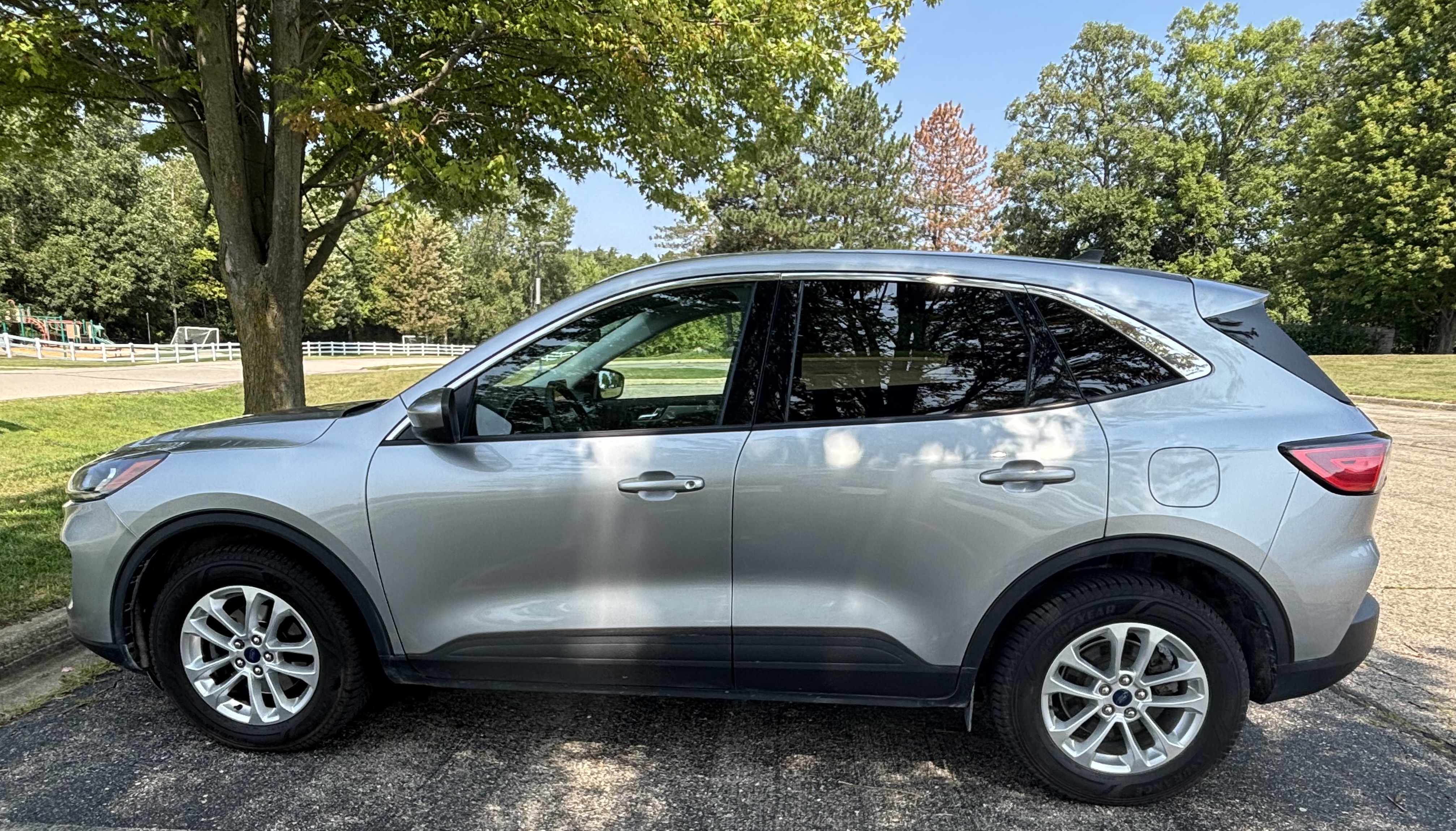 Used 2021 Ford Escape SE w/ Convenience Package AWD/4WD image 1