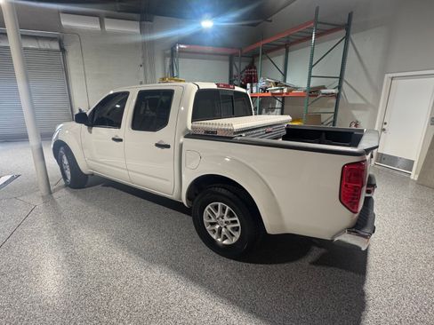 Used 2019 Nissan Frontier SV image 5