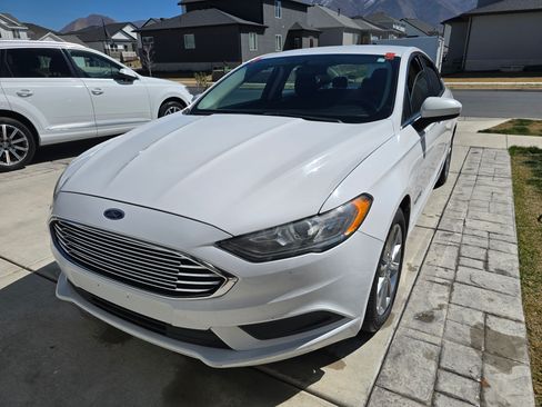 Used 2017 Ford Fusion SE image 1