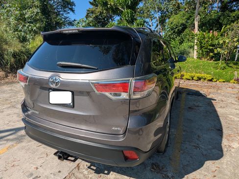Used 2016 Toyota Highlander LE image 5