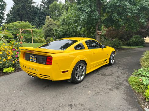 Used 2005 Ford Mustang GT Premium RWD image 2