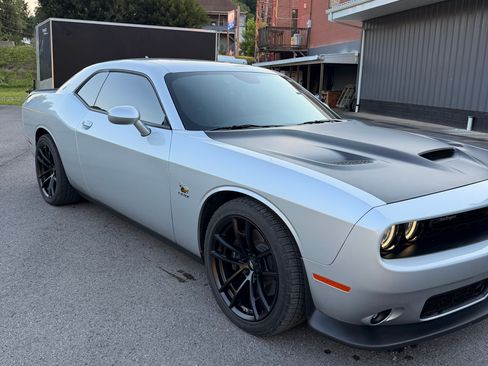Used 2021 Dodge Challenger R/T Scat Pack RWD image 6