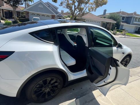 Used 2023 Tesla Model Y Long Range AWD/4WD image 16