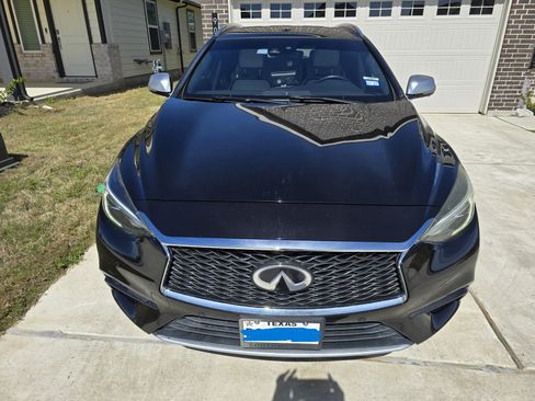 Used 2017 INFINITI QX30 Premium w/ Technology Package image 2