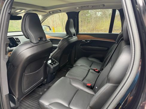 Used 2023 Volvo XC90 B5 Plus w/ Protection Package Premier image 5