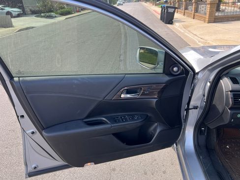 Used 2017 Honda Accord EX-L image 28