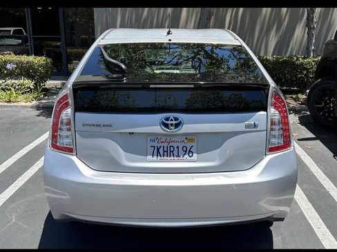 Used 2015 Toyota Prius Two image 2