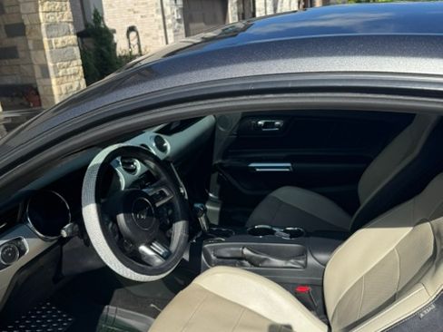 Used 2017 Ford Mustang Premium RWD image 4