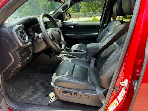 Used 2023 Toyota Tacoma TRD Off-Road w/ TRD Premium Off Road Package AWD/4WD image 2