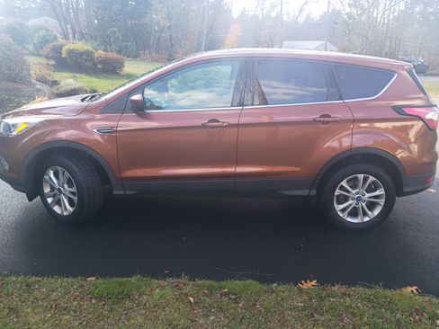 Used 2017 Ford Escape SE image 6