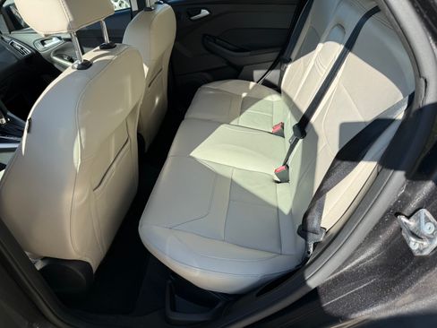 Used 2016 Ford Focus Titanium FWD image 12