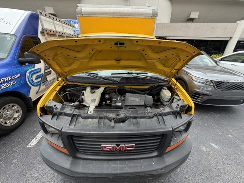 Used 2014 GMC Savana 3500 image 9