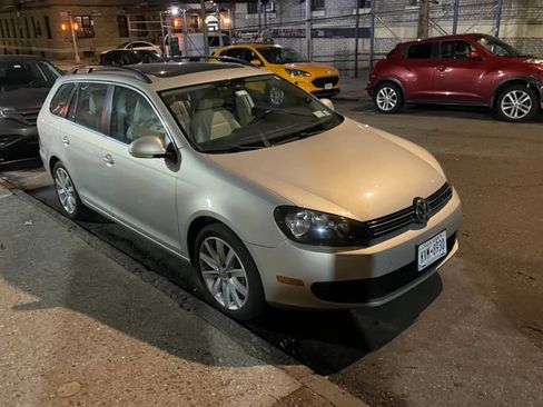 Used 2011 Volkswagen Jetta SE w/ Premium Pkg image 4