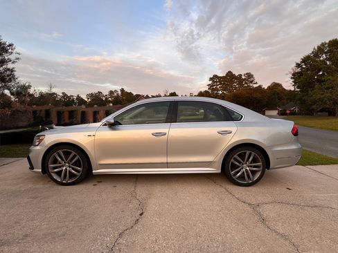 Used 2017 Volkswagen Passat 1.8T R-Line image 1