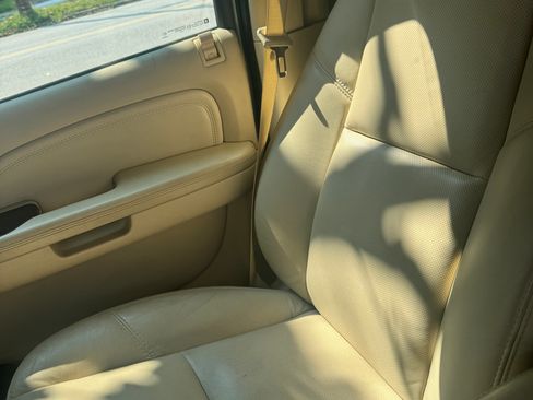 Used 2007 Cadillac Escalade ESV AWD w/ Information Package image 9