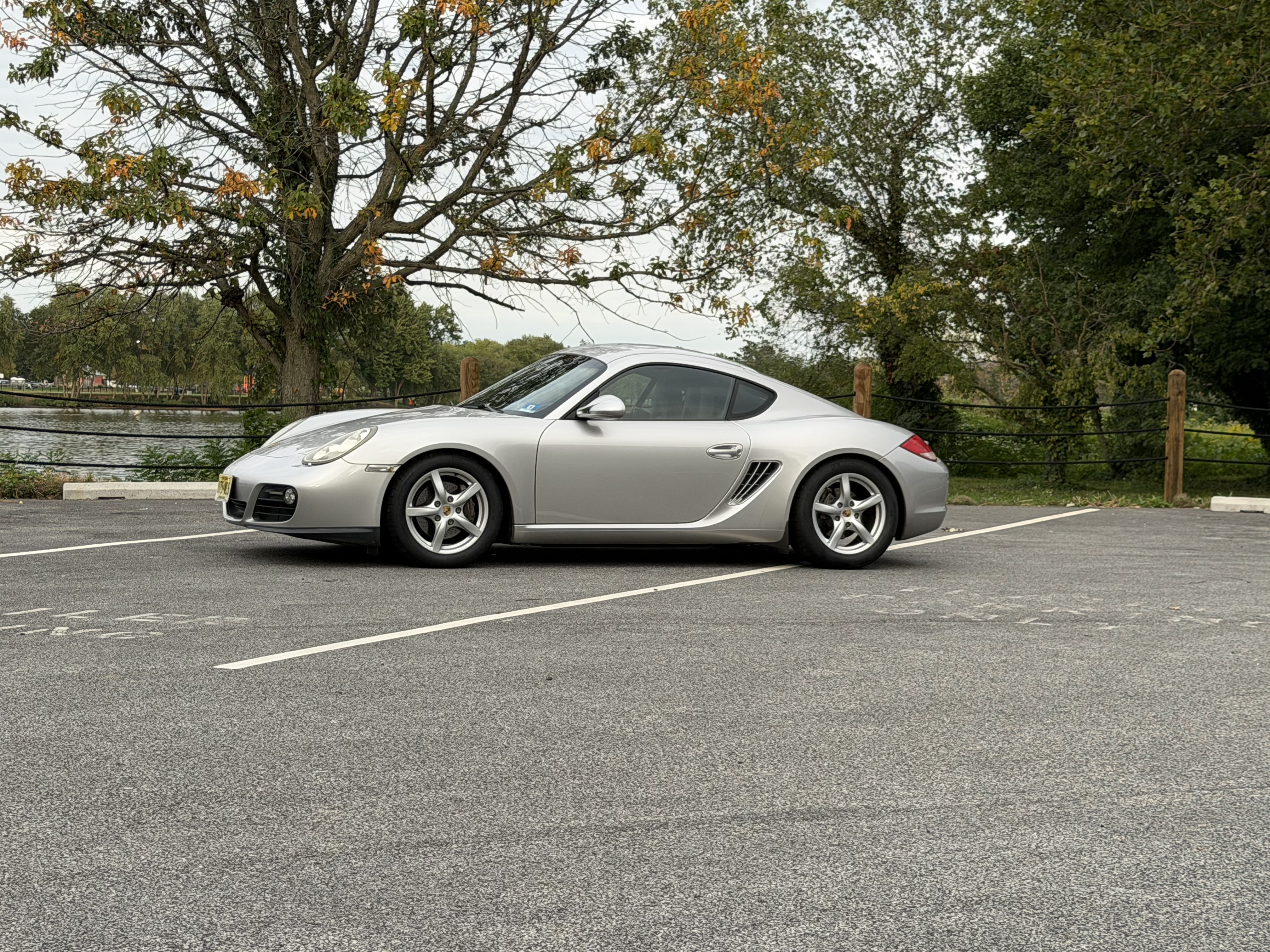 Used 2010 Porsche Cayman RWD image 4