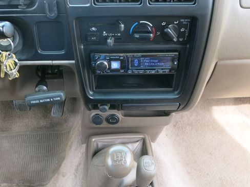 Used 1999 Toyota Tacoma 4x4 Xtracab V6 image 15