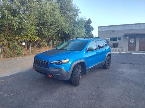 Used 2020 Jeep Cherokee Trailhawk w/ Cold Weather Group AWD/4WD image 15