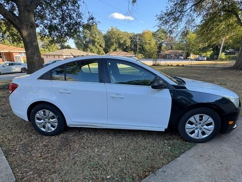 Used 2012 Chevrolet Cruze LS w/ Connectivity Package image 4