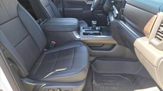 Used 2024 Chevrolet Silverado 1500 High Country w/ High Country Premium Package AWD/4WD image 24