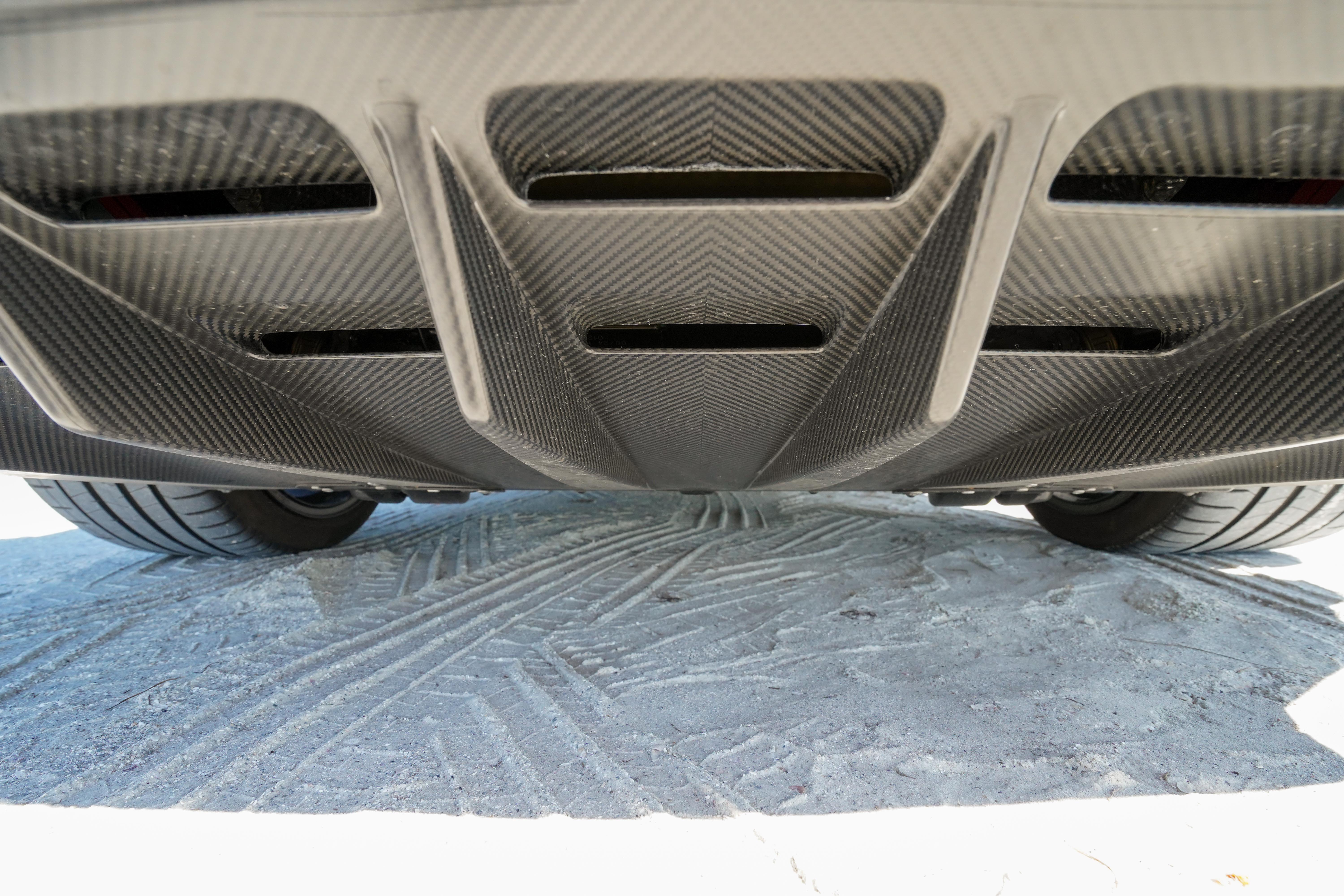 Used 2025 Aston Martin Vanquish RWD image 28