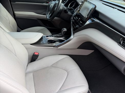 Used 2021 Toyota Camry XLE image 10