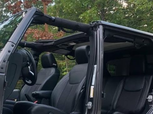 Used 2016 Jeep Wrangler Unlimited Sport image 10