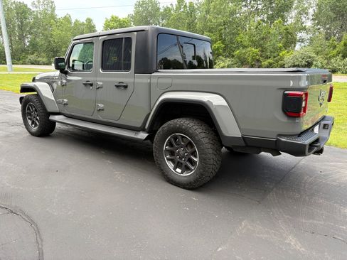 Used 2020 Jeep Gladiator Overland AWD/4WD image 4