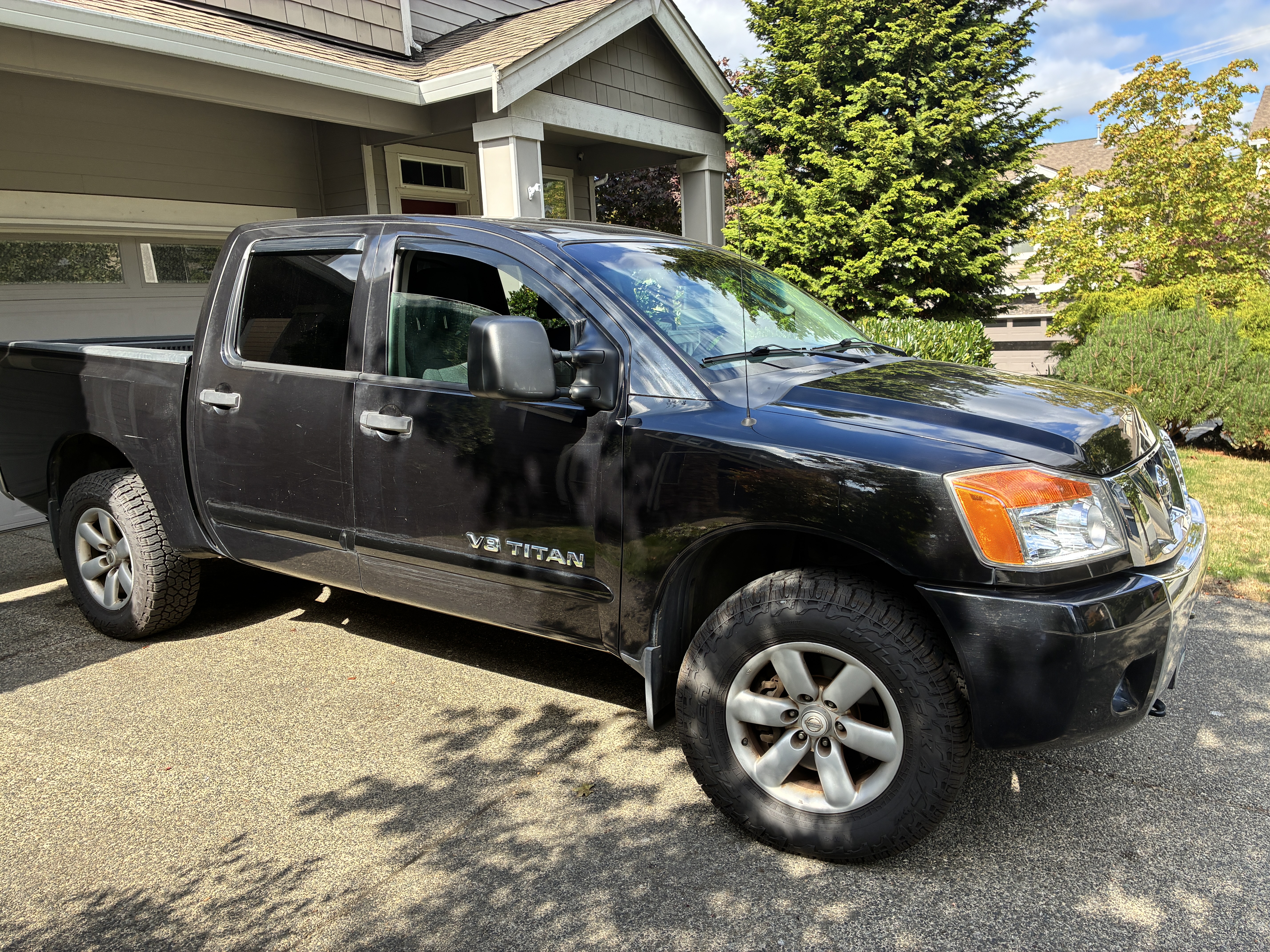 Used 2008 Nissan Titan SE AWD/4WD image 1