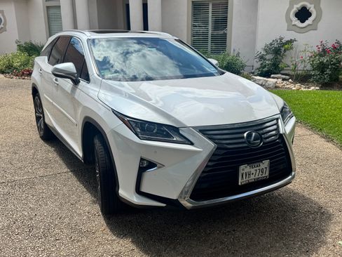 Used 2018 Lexus RX 350L FWD image 2