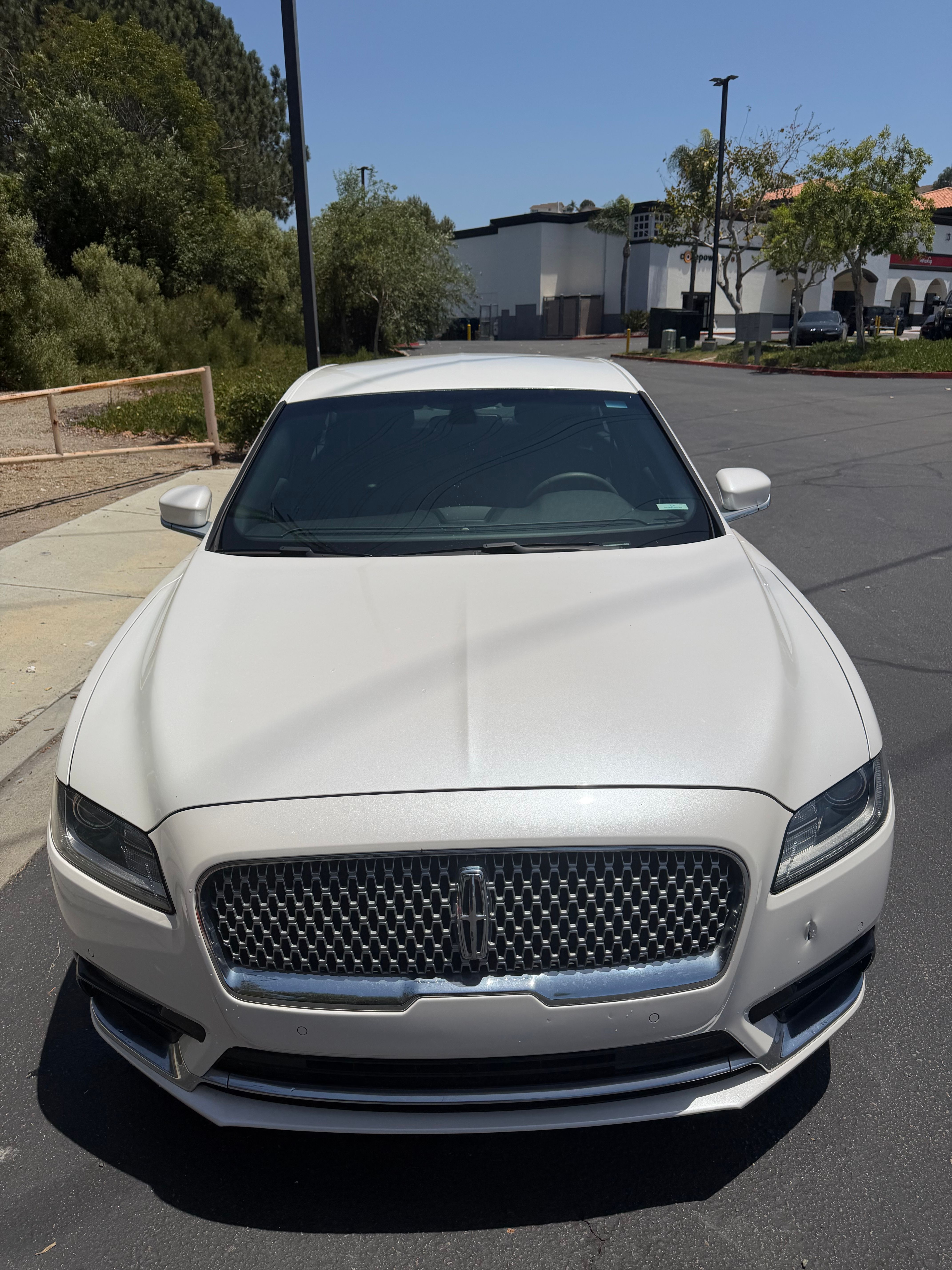 Used 2017 Lincoln Continental Select FWD image 4