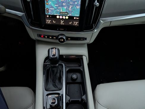 Used 2017 Volvo S90 T6 Momentum w/ Vision Package image 14