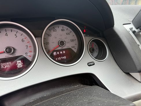 Used 2014 Volkswagen Routan SE image 18