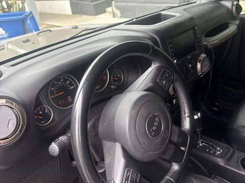 Used 2016 Jeep Wrangler Unlimited Sahara image 5