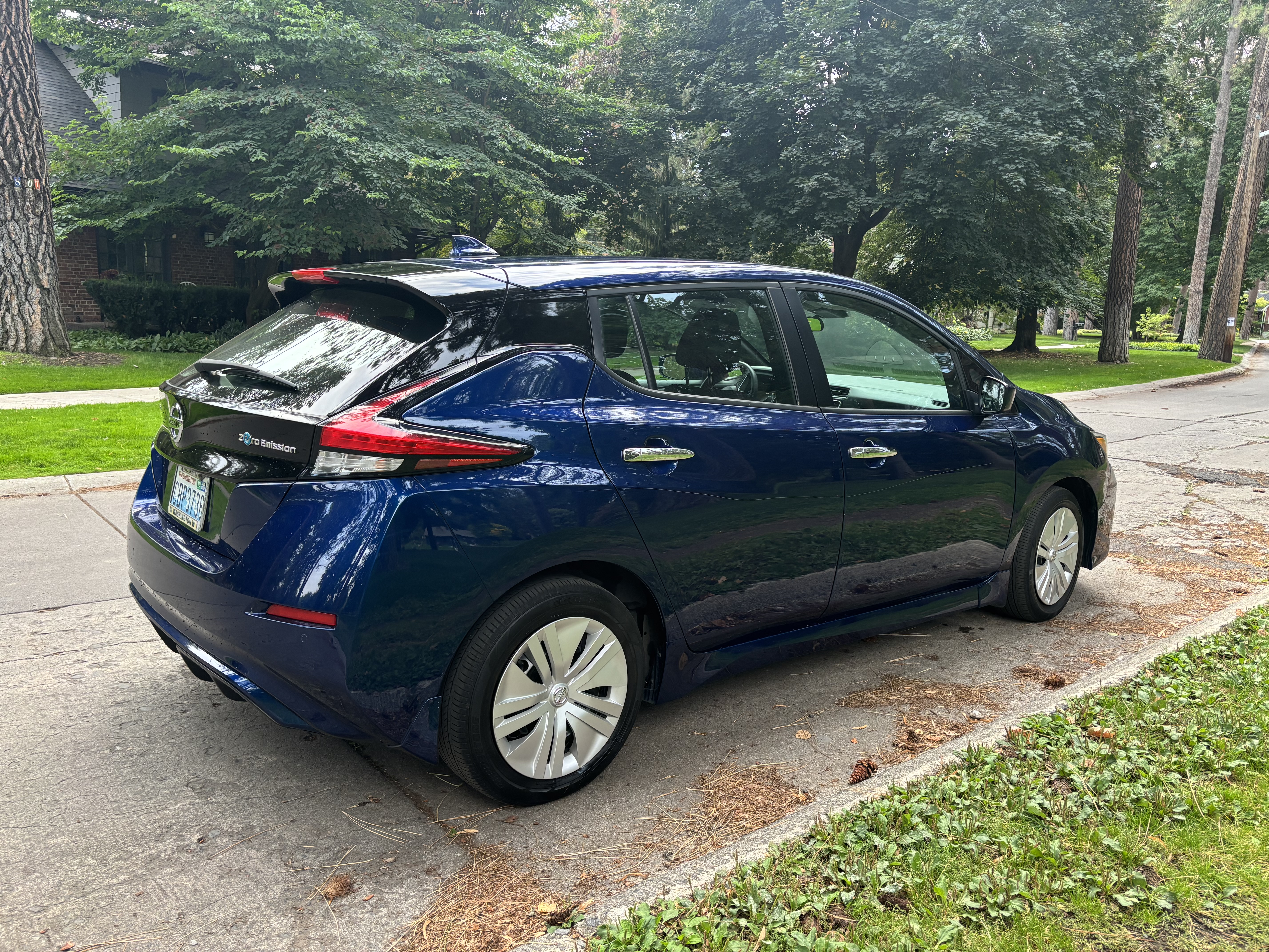 Used 2022 Nissan Leaf S FWD image 4