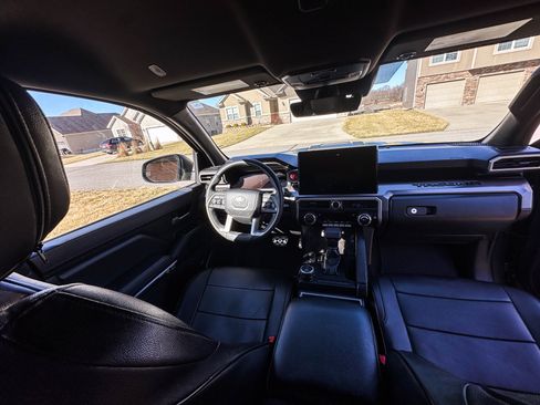 Used 2025 Toyota Tacoma TRD Sport image 29