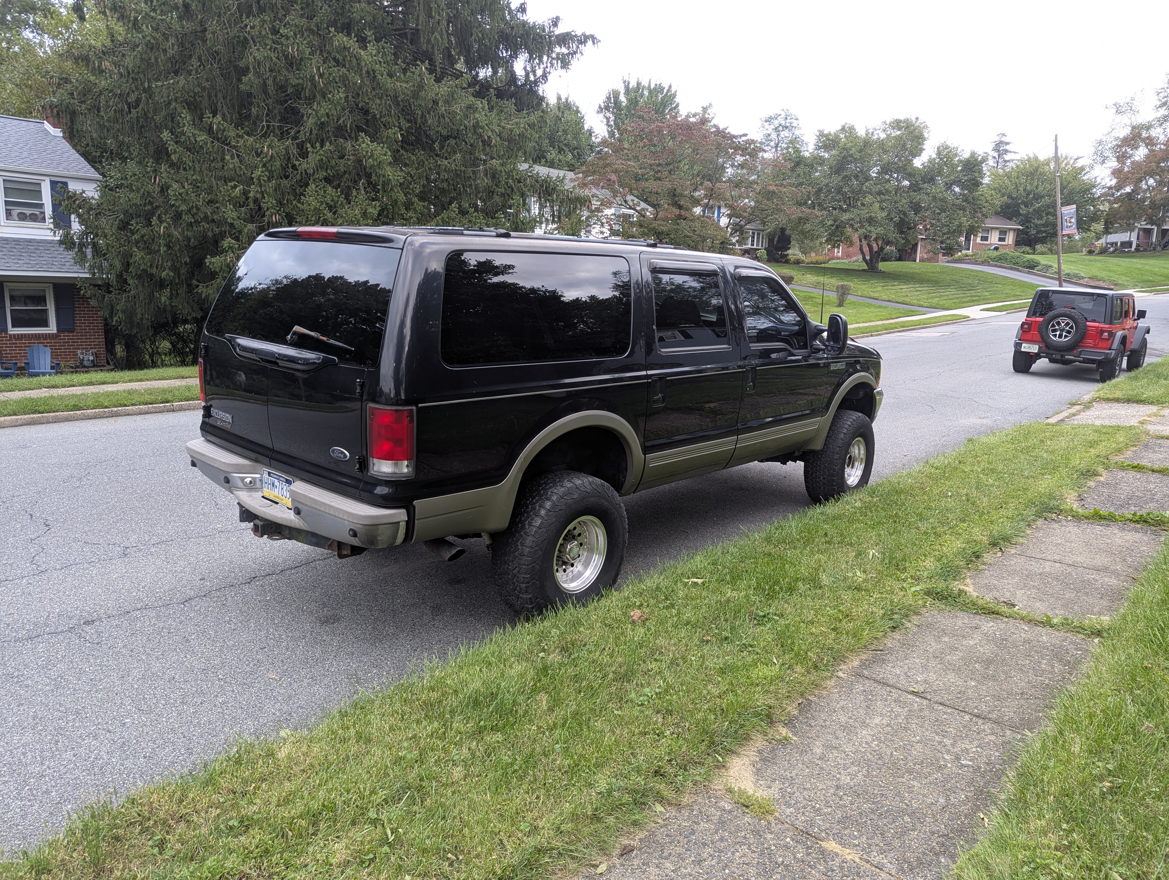 Used 2000 Ford Excursion Limited AWD/4WD image 8
