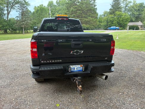 Used 2019 Chevrolet Silverado 2500 LT w/ Midnight Edition AWD/4WD image 4