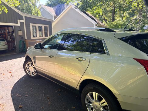 Used 2013 Cadillac SRX Luxury w/ Driver Awareness Package FWD image 4