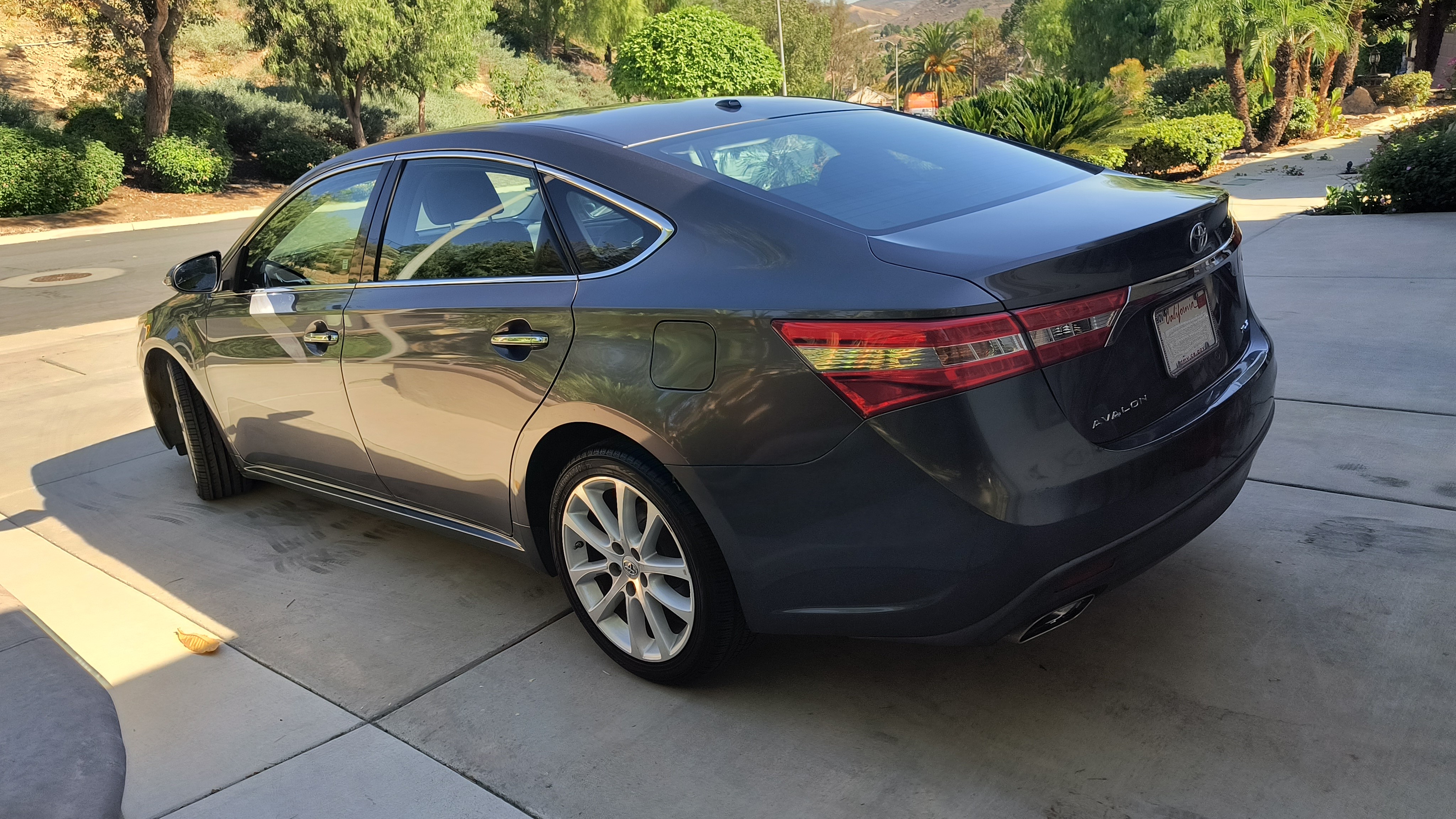 Used 2013 Toyota Avalon XLE Touring FWD image 2