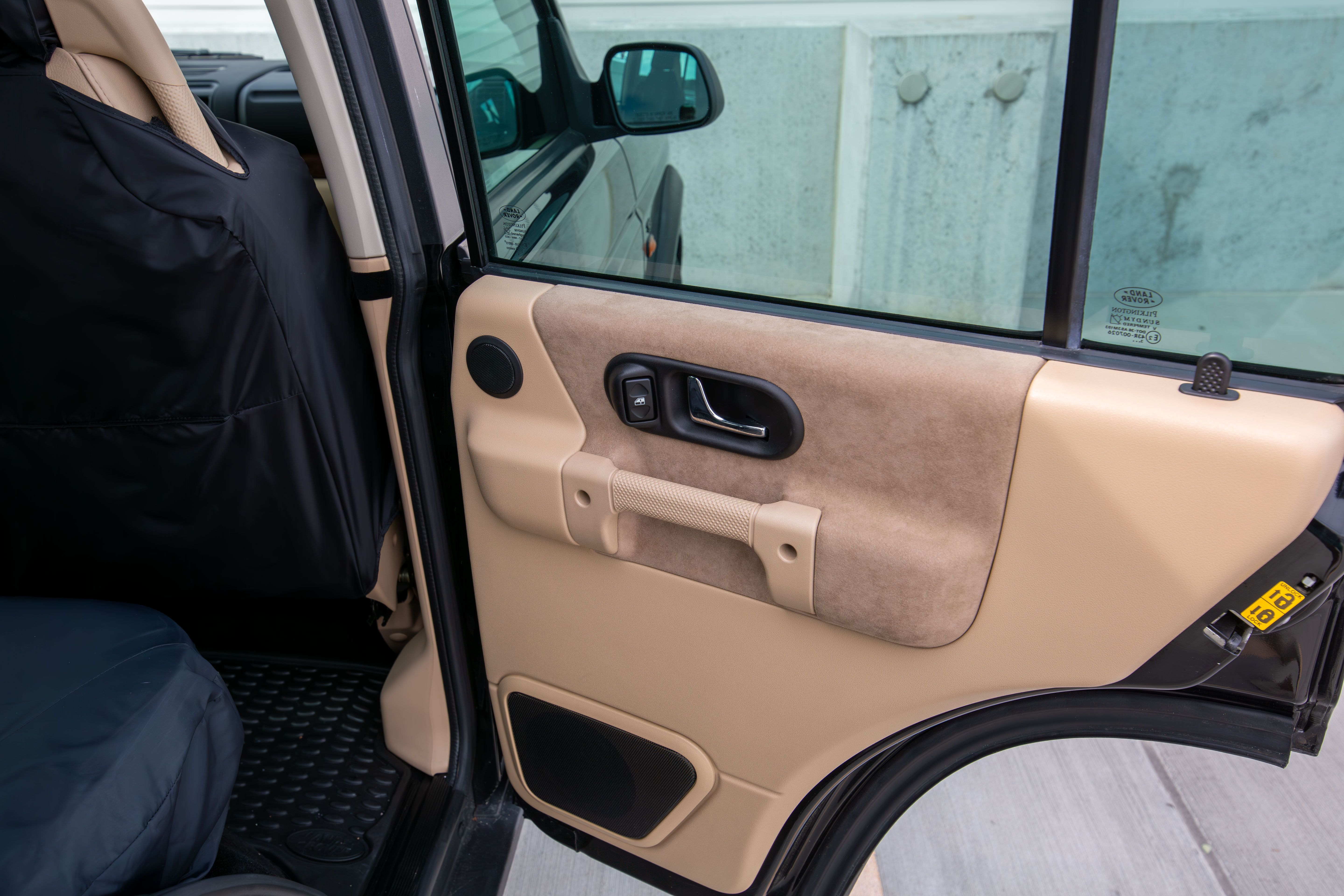 Used 2004 Land Rover Discovery SE AWD/4WD image 24