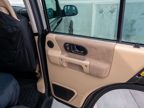 Used 2004 Land Rover Discovery SE AWD/4WD image 24