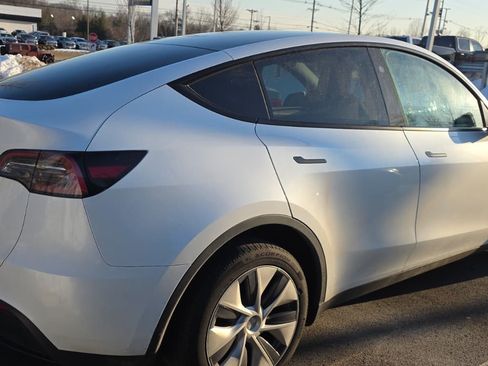 Used 2024 Tesla Model Y Long Range image 6