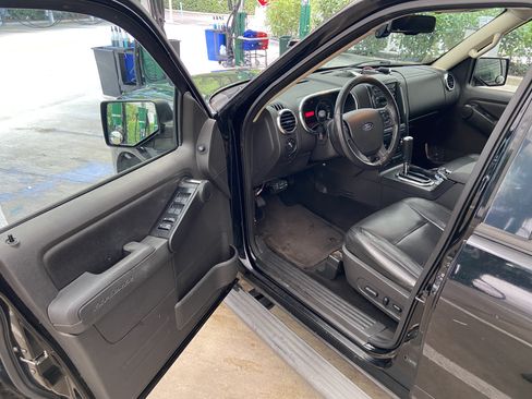 Used 2010 Ford Explorer XLT image 12