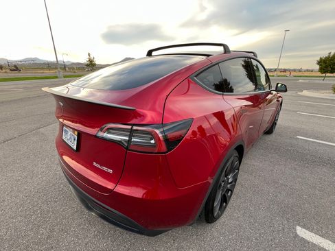 Used 2024 Tesla Model Y Performance image 4