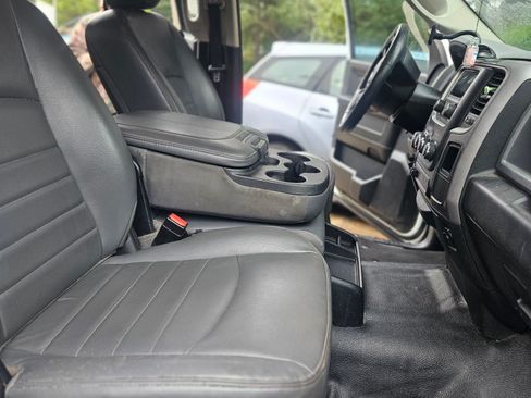 Used 2018 RAM 1500 Tradesman w/ Chrome Appearance Group image 12