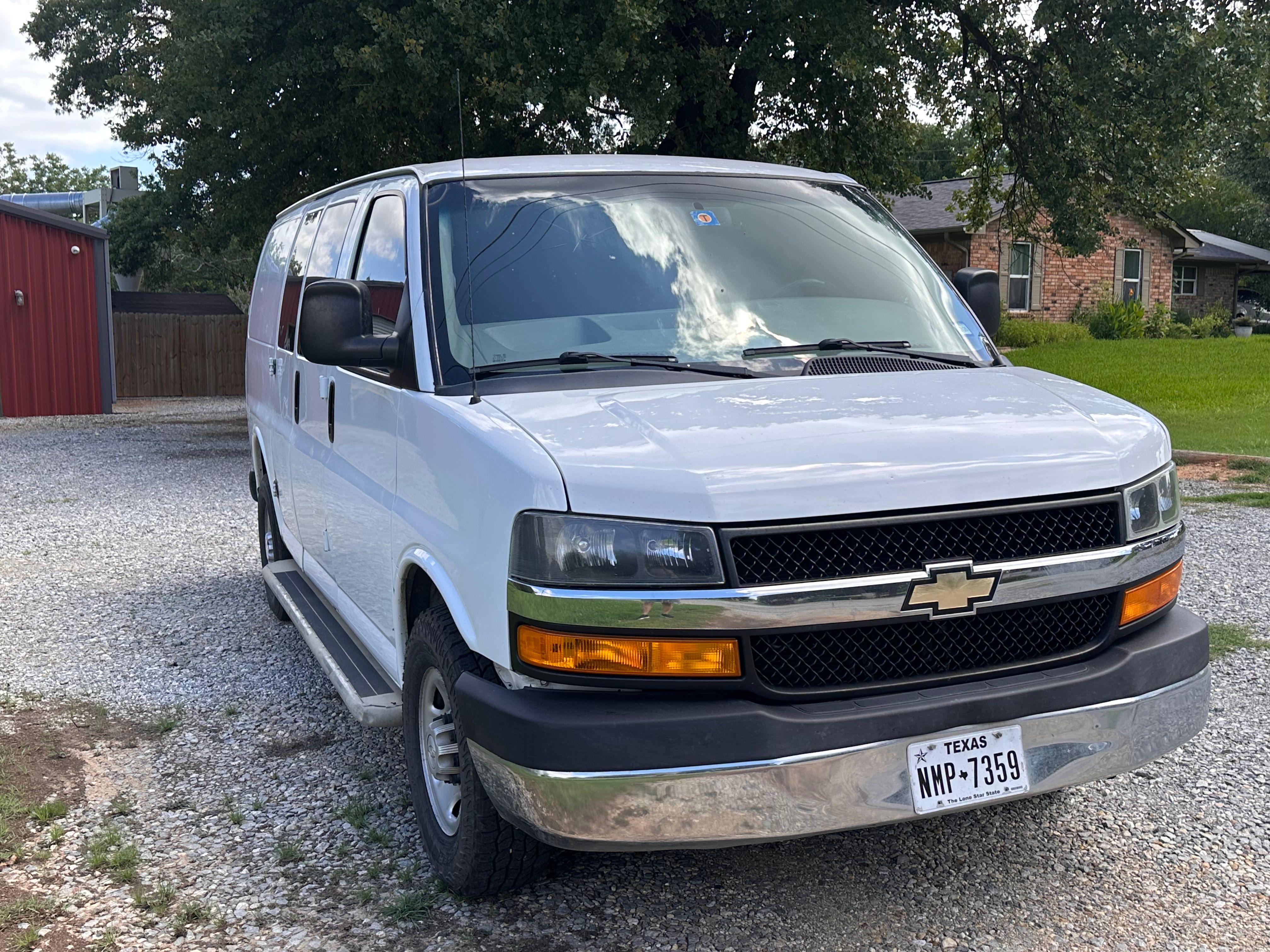 Used 2018 Chevrolet Express 2500 w/ Driver Convenience Package RWD image 2
