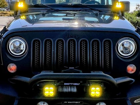 Used 2016 Jeep Wrangler Sahara w/ Connectivity Group AWD/4WD image 14