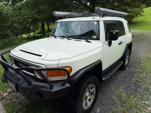 Used 2014 Toyota FJ Cruiser 4WD image 16