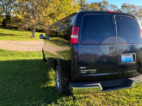 Used 2011 Chevrolet Express 3500 LT w/ LT Preferred Equipment Group image 8